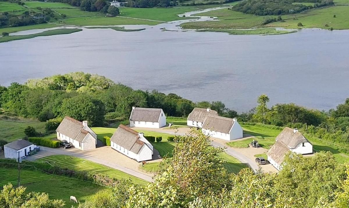 Corofin Lake Cottages Buitenkant foto